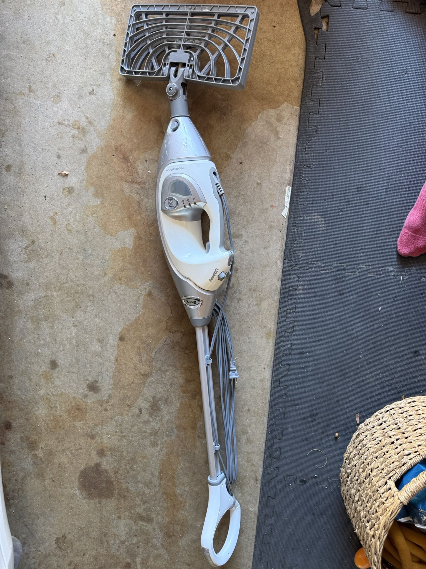 Shark Lift Away Steamer With Accessories