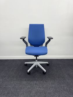 LIKE NEW CONDITION STEELCASE GESTURE CHAIR, BLUE FABRIC WITH WHITE/SILVER FRAME