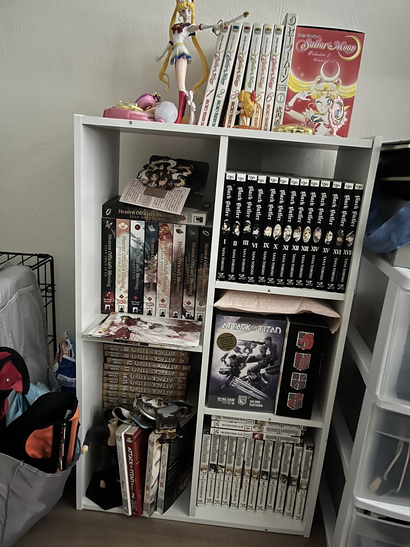 FINAL PRICE! MANGA COLLECTION FOR SALE $200 FOR EVERYTHING Heaven's official blessing, attack on titan, Pandora hearts, Black butler, Sailor moon