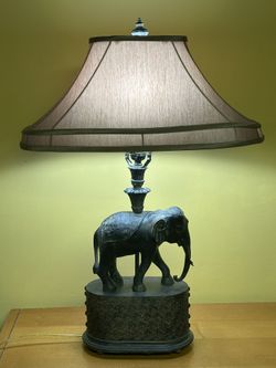 🌟Cast-Iron Safari Elephant Lamp🌟