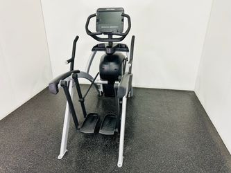 Life Fitness Arc Trainer Discover SE3 HD Console Commercial Cross Trainer Cardio Machine