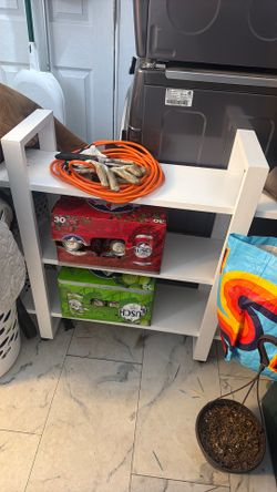 Shelf! Can be hung or rolled