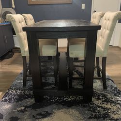 Solid Wood Dining Table + 4 Tufted Chairs / Juego de Comedor de Madera + 4 Sillas