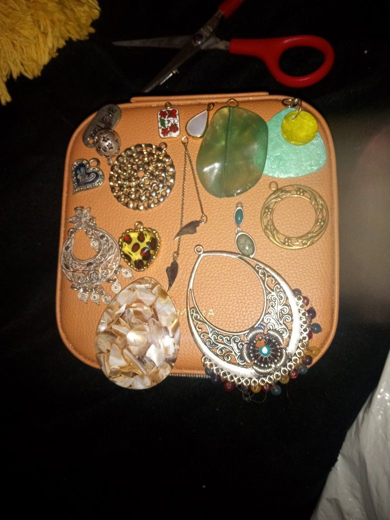 15 Pendants 