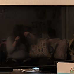 42 in TCL Roku TV (2019)