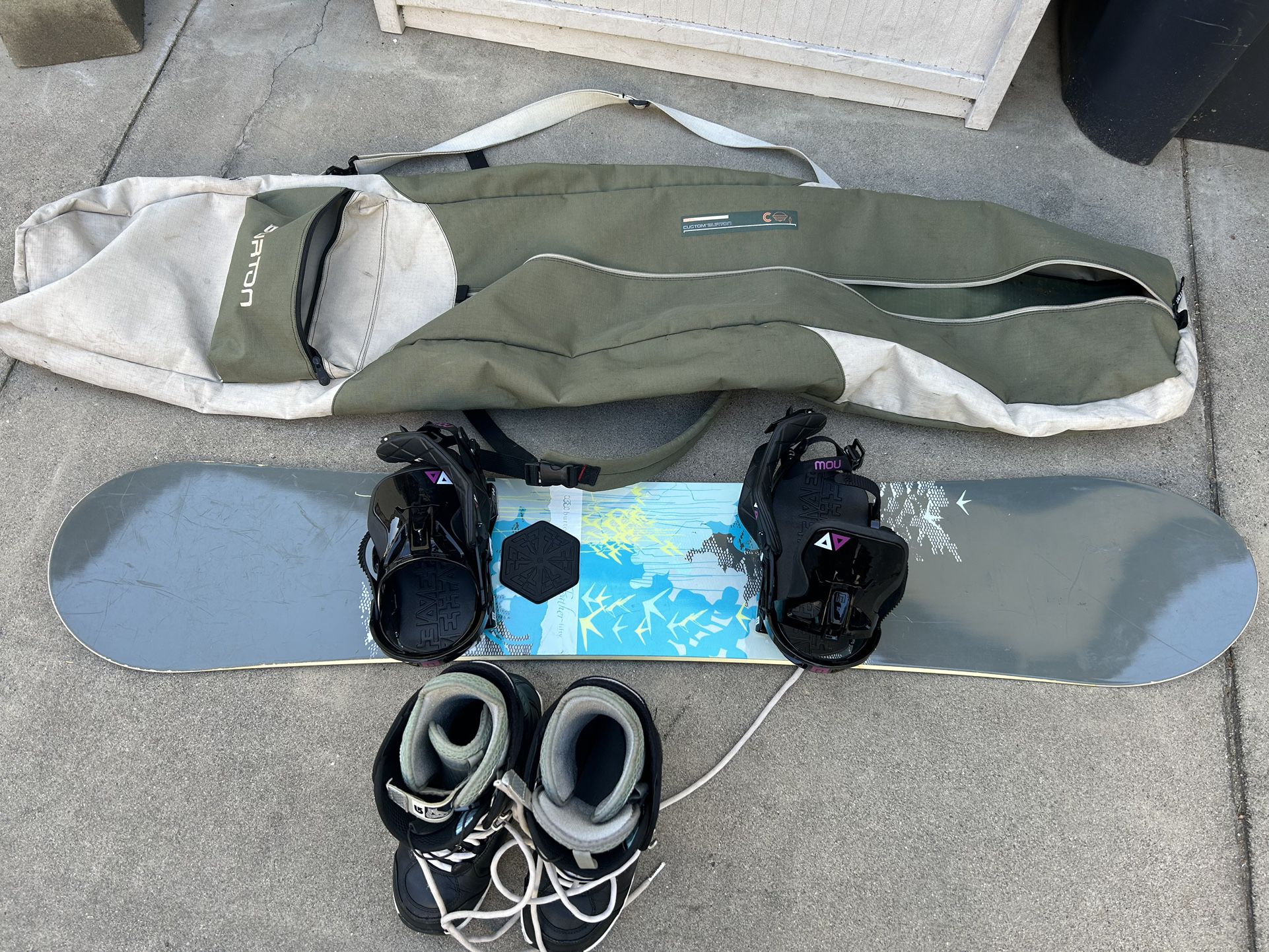 Snowboard, Boots, Binding and Bag
