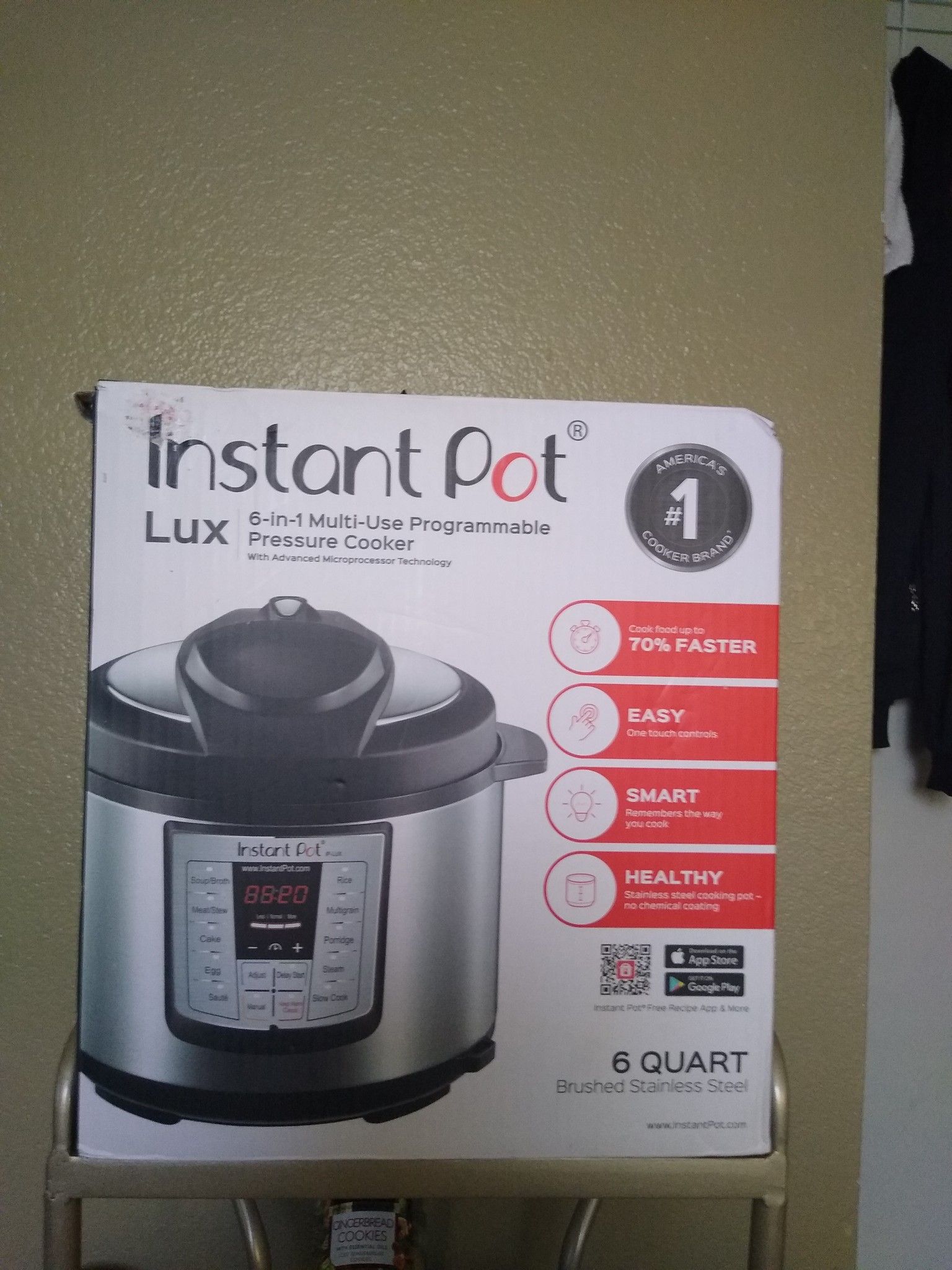 BRAND NEW STILL IN THE BOX INSTANT POT DELUXE