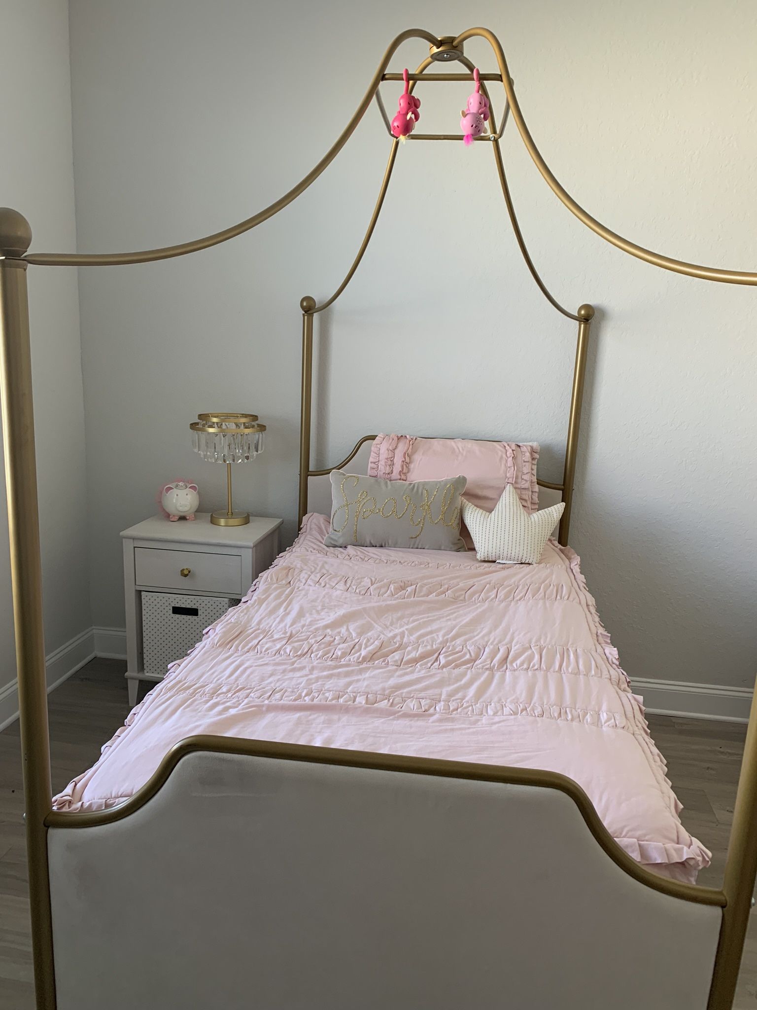 Canopy girls Bed 
