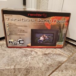 7" Digital Photo Frame with Interchangeable Frames