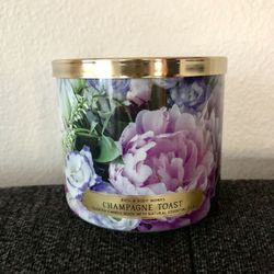 Champagne Toast 3-Wick Candle 🥂