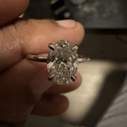 2 Carat Oval VVS 18 K White Gold