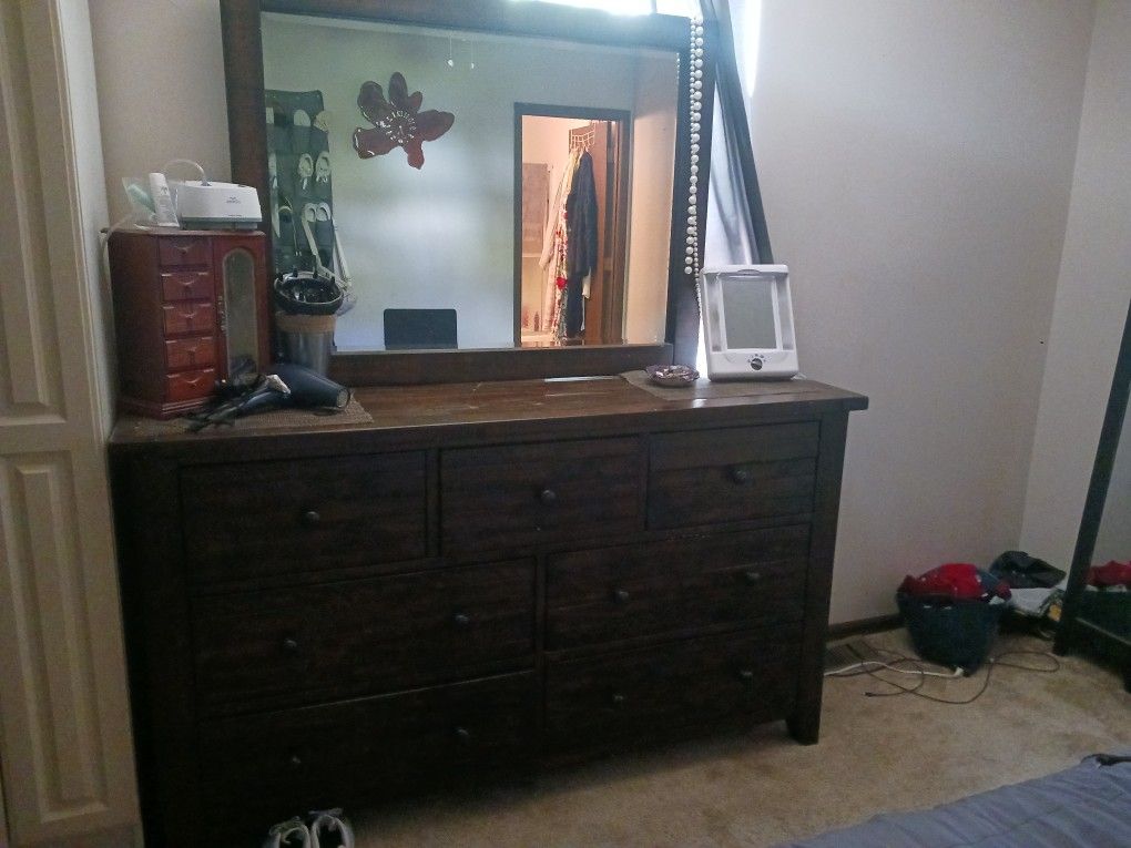7 Drawer Dresser With Mirror