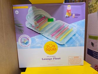 Inflatable lounge float
