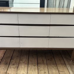 Genuine Mid Century Modern Kroehler 9 drawer dresser