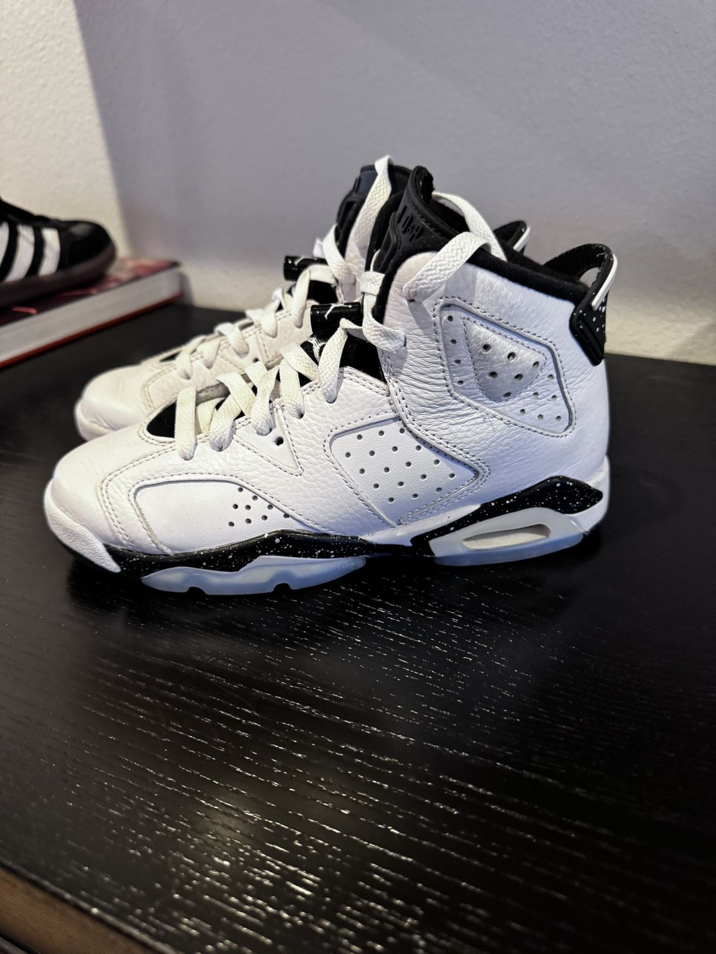 Nike Jordan Retro 6’s - Size 4  Boys