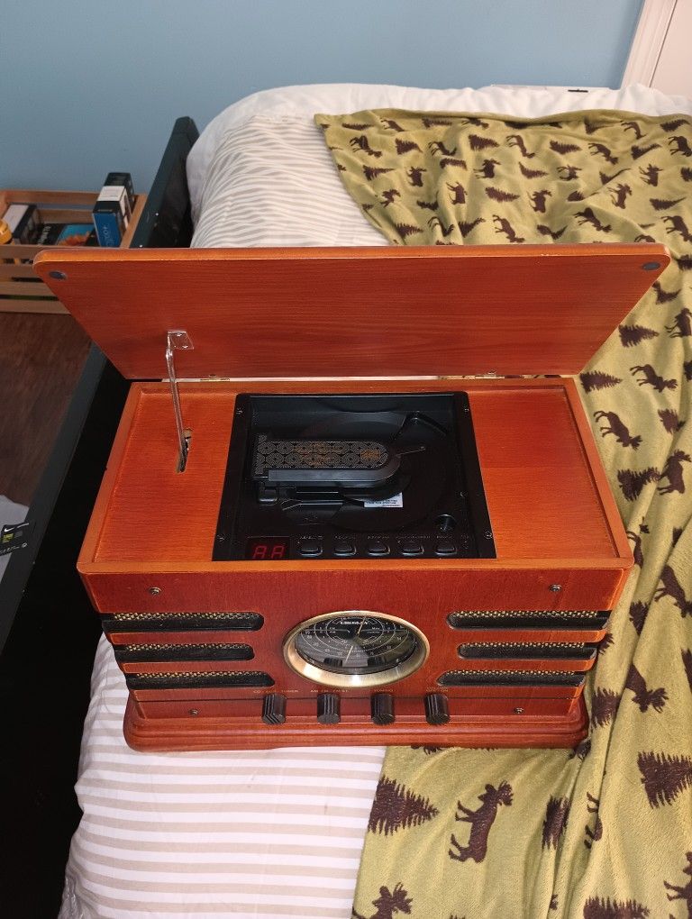 Crosley Collectors Edition CR19 CD/Radio