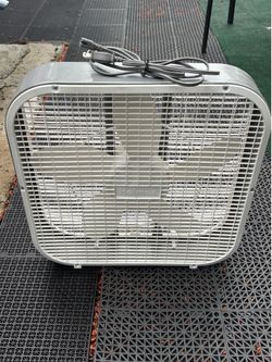 Holmes 20" Box Fan – Gray and White