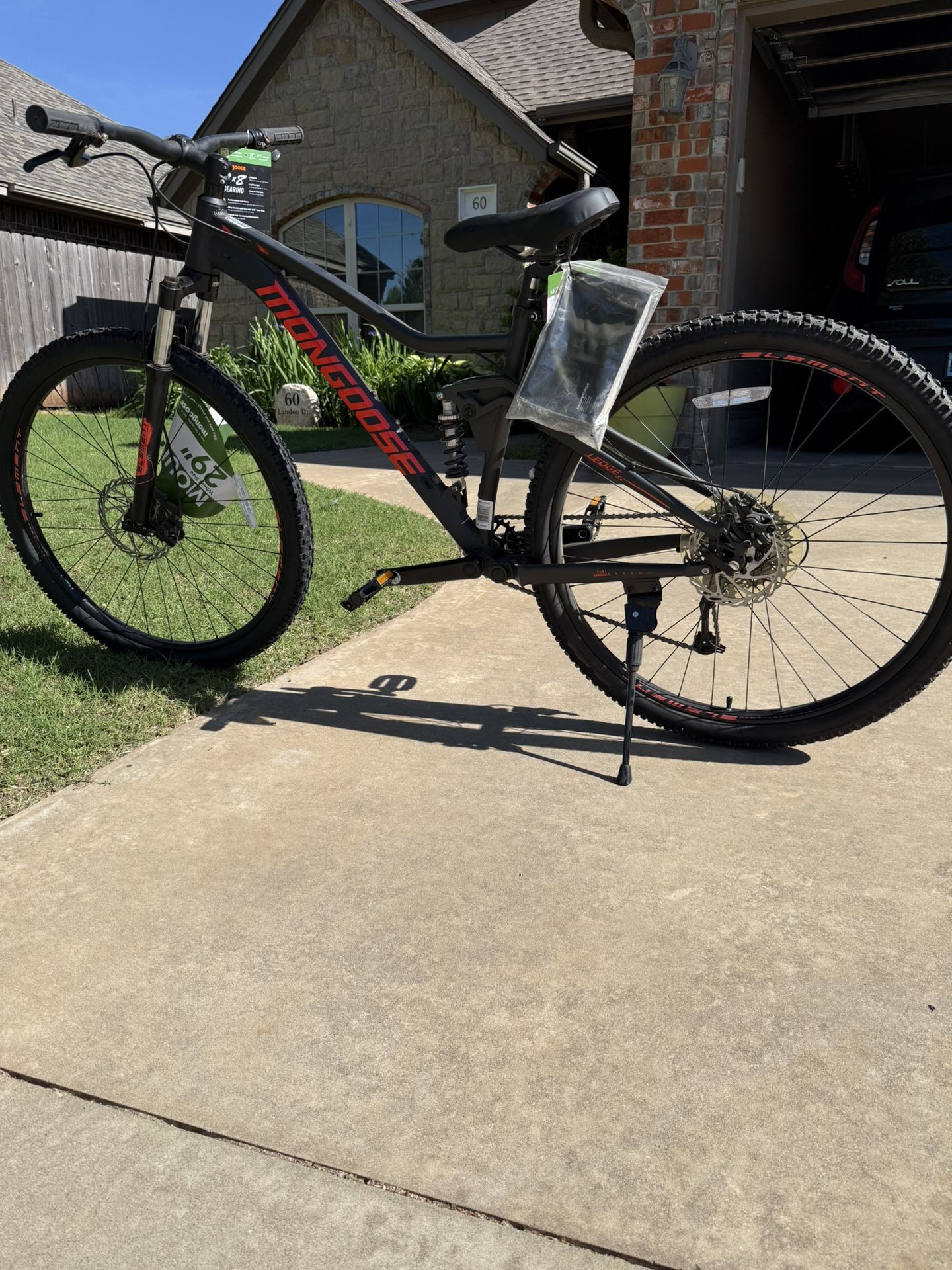 Mongoose Ledge X2 Mountain Bike
