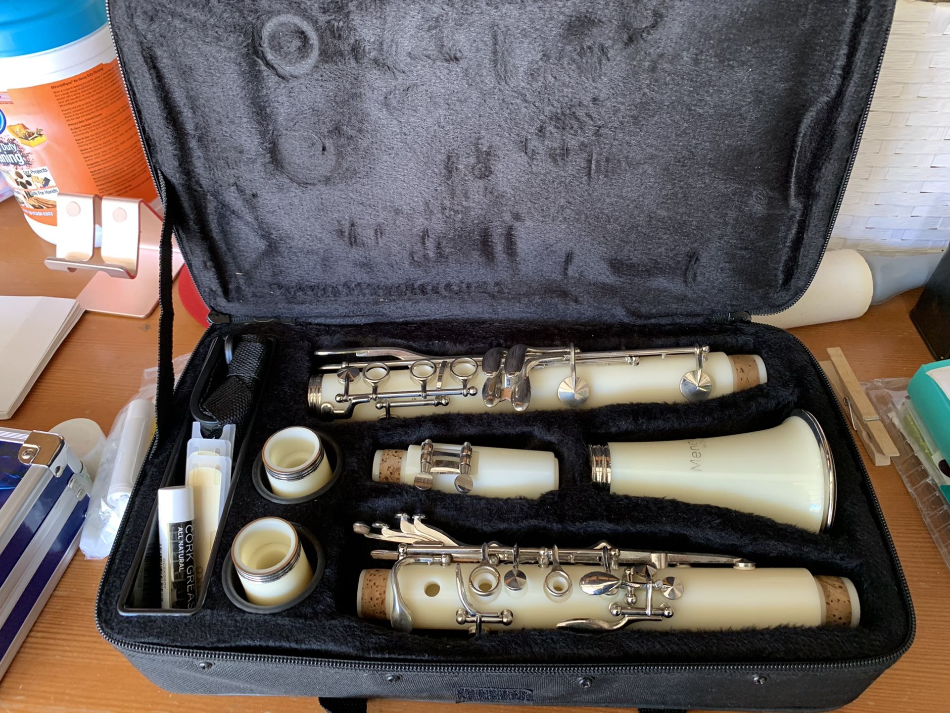 Clarinet B Flat (Mendini by Cecilio) - White