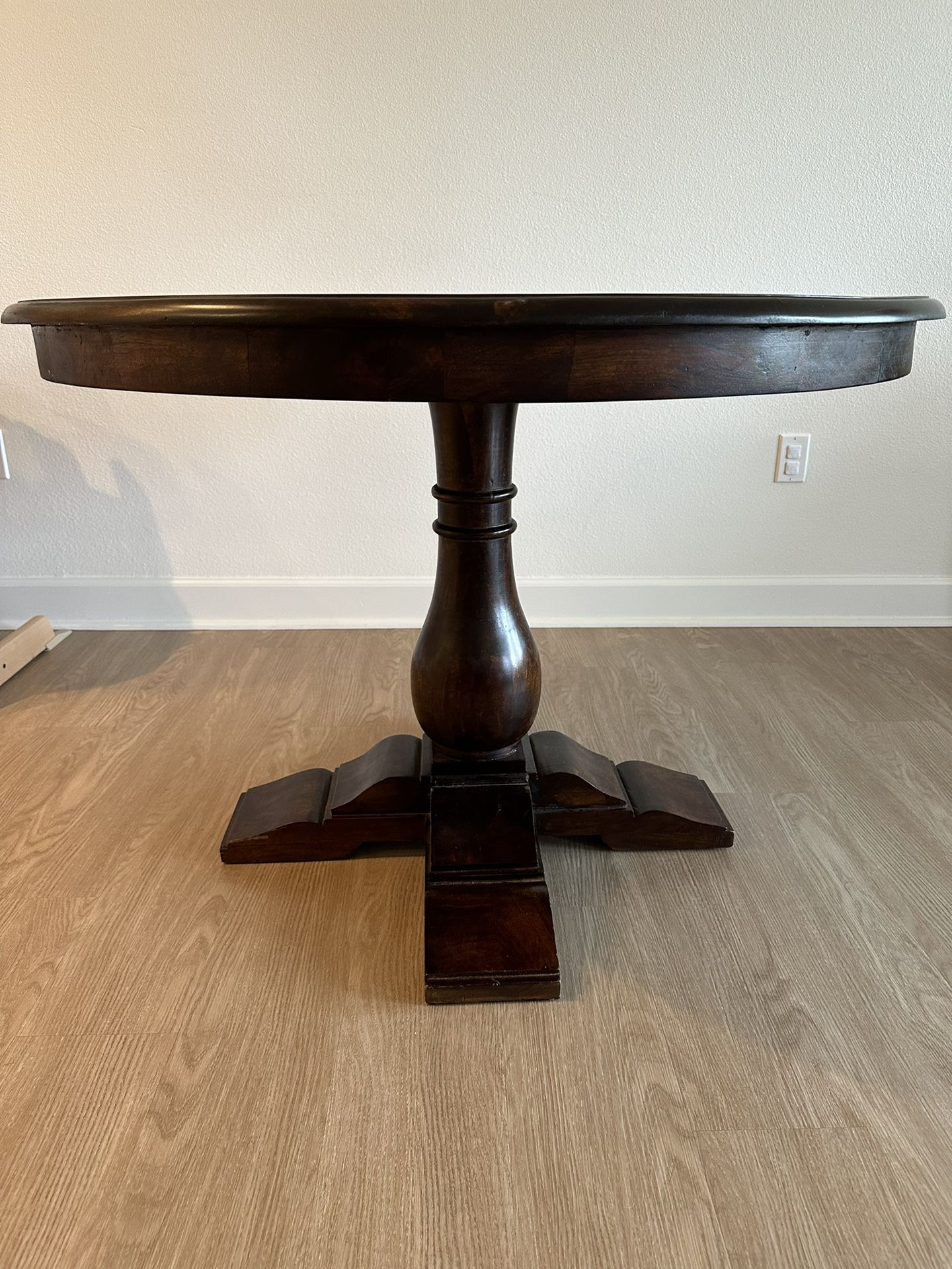 42 In Round Dining Table 
