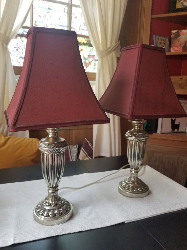 1 Pair of table lamps