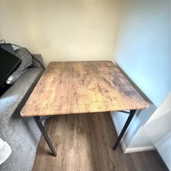 SQUARE TABLE 