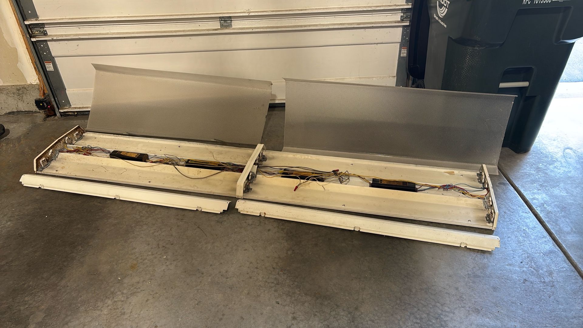 Free Industrial Florescent Light Fixture.