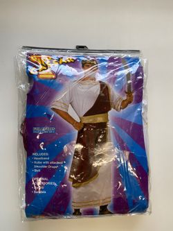 Caesar costume fits up to a chest size 42 Halloween