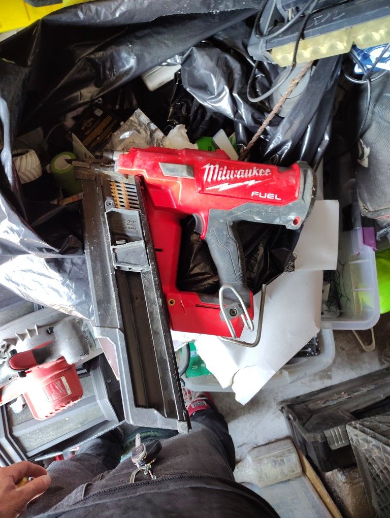 Milwaukee M18 Nail Gun