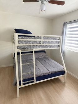 Twins bed