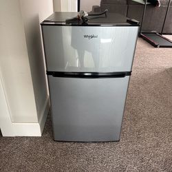 Mini fridge