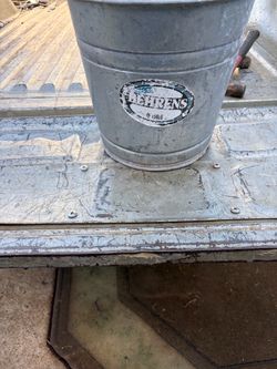 Metal bucket