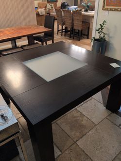 Dinning room square table