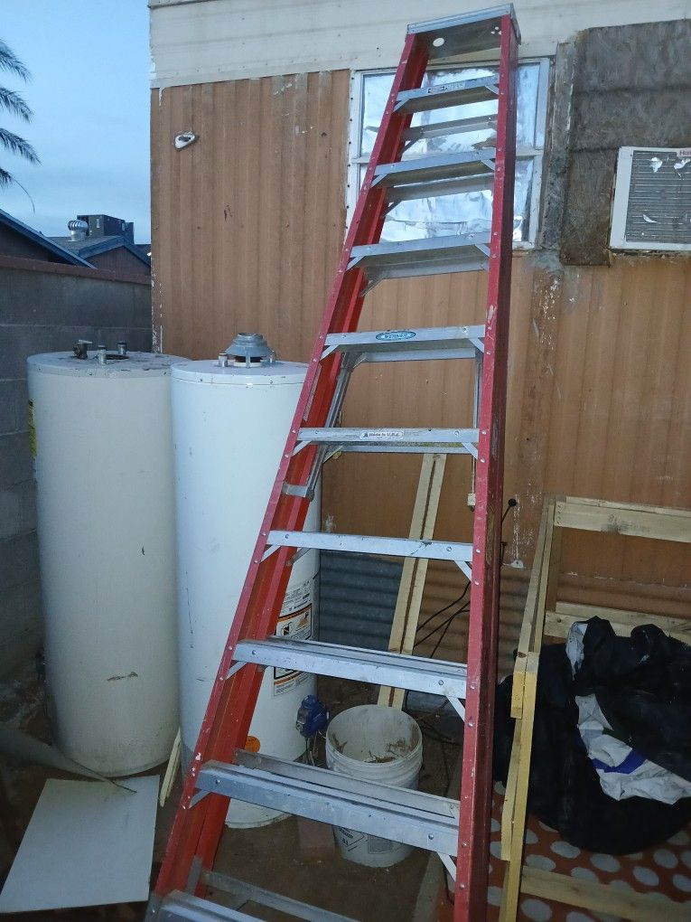 WERNER LADDER MODEL 7410