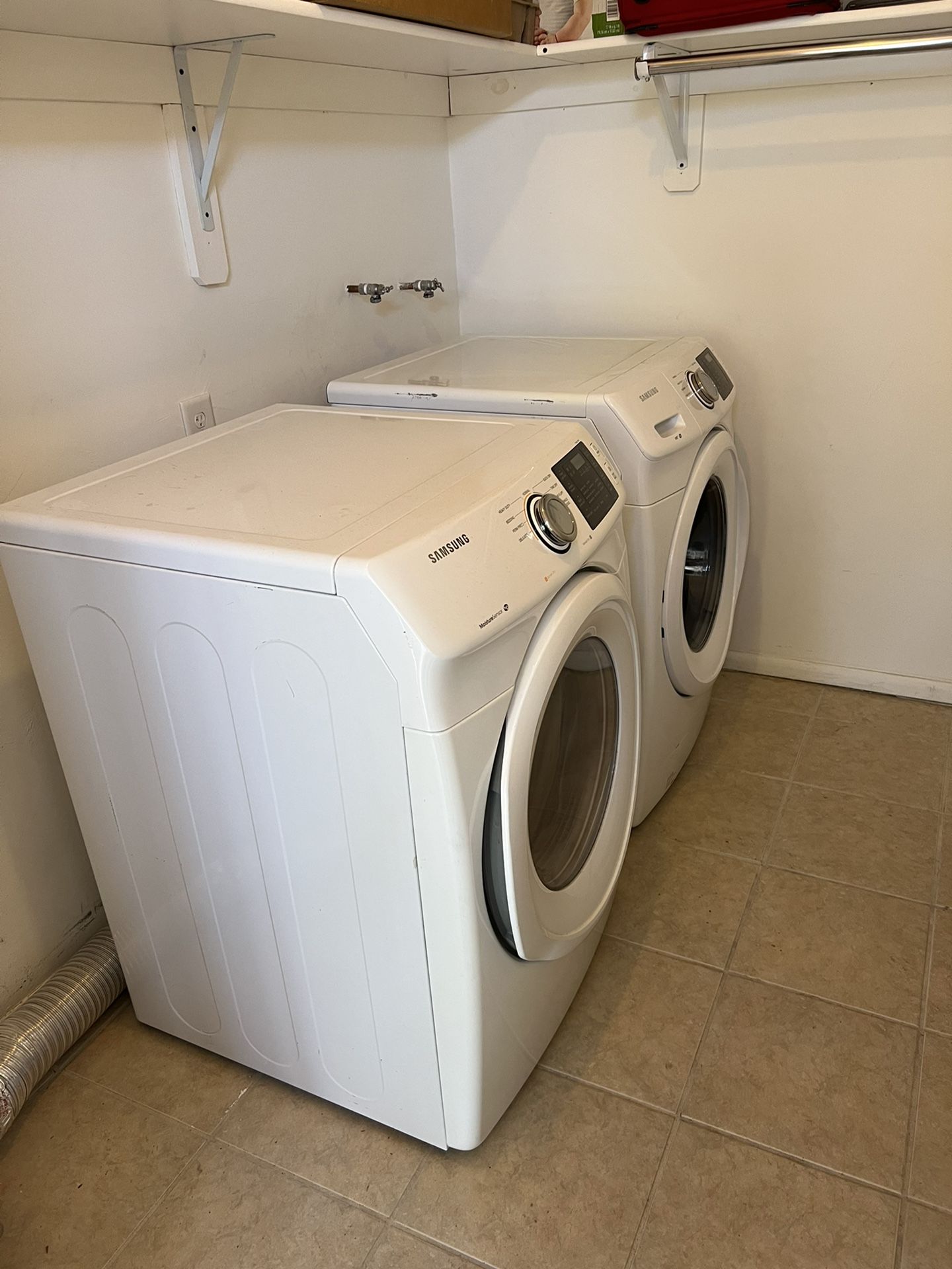 Samsung washer and dryer both work , washer gives a code 4E . Perfect conditions we bought new set. Asking 350dll you pick up thanks OBO , part it’s
