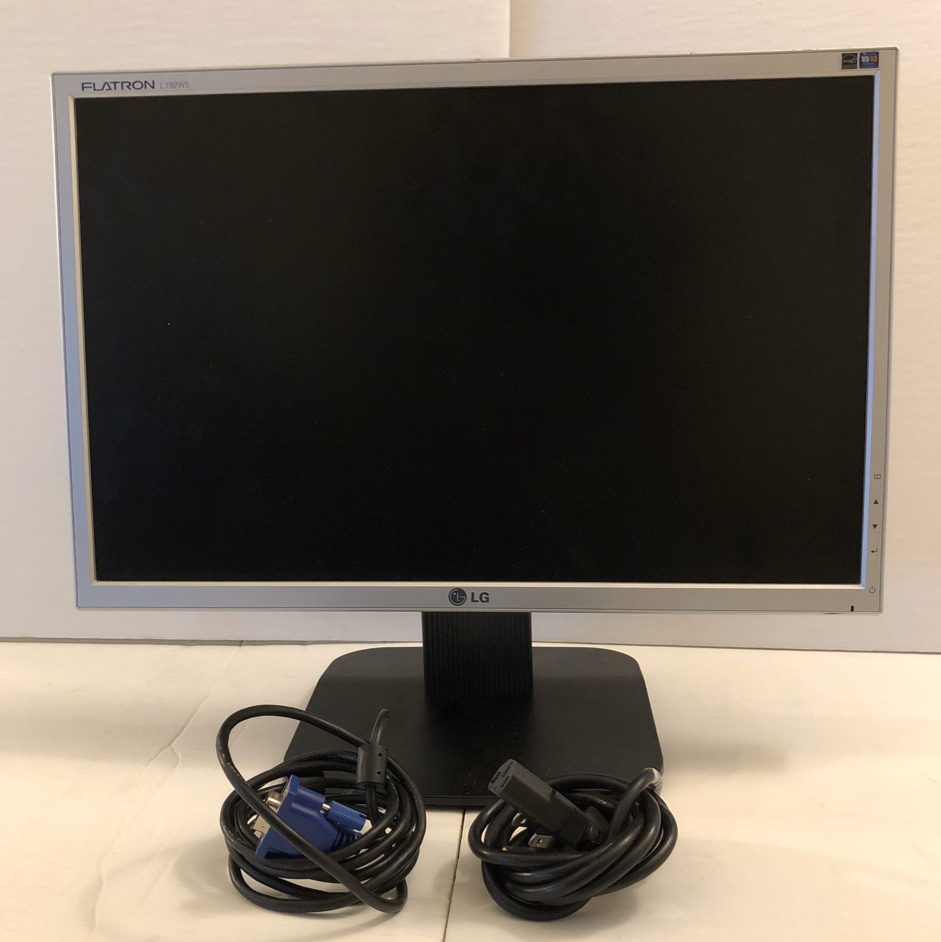 Flatron L19WS 19” Desktop Computer Monitor