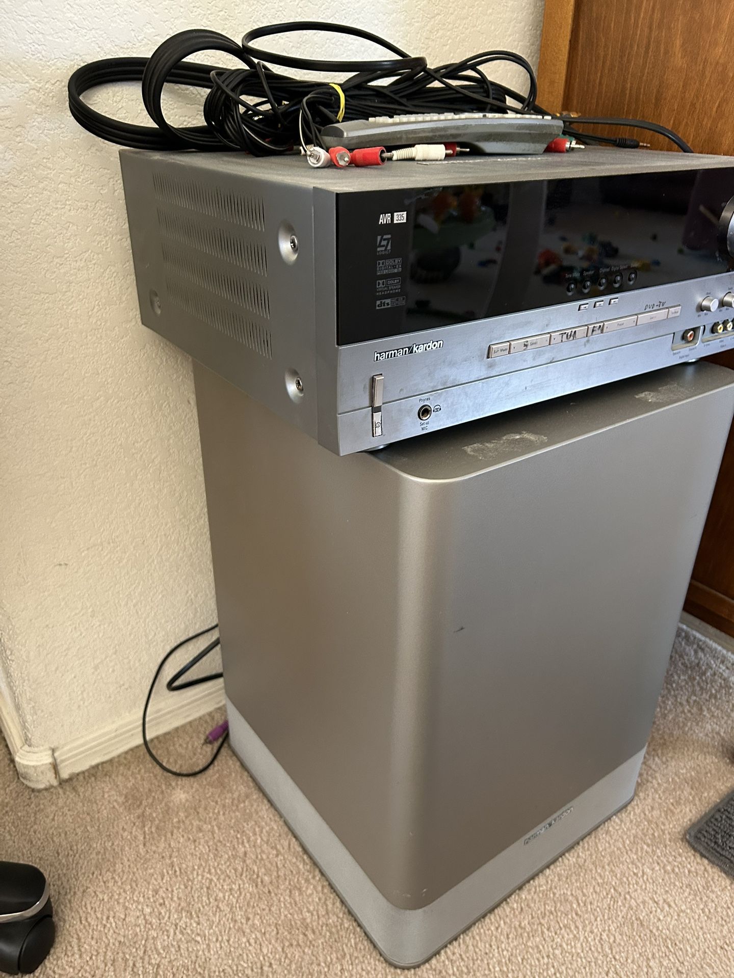 Receiver, Subwoofer and 5 Speakers Harmon Kardon