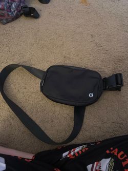 Lululemon black fanny pack brand new