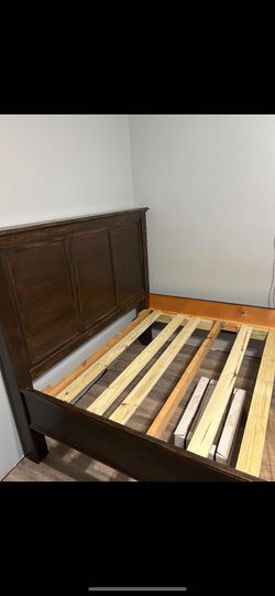CAMA QUEEN, BUENAS CONDICIONES  $150 o mejor OFERTA  OBO OBO ...WEST FORT WORTH TX 76116