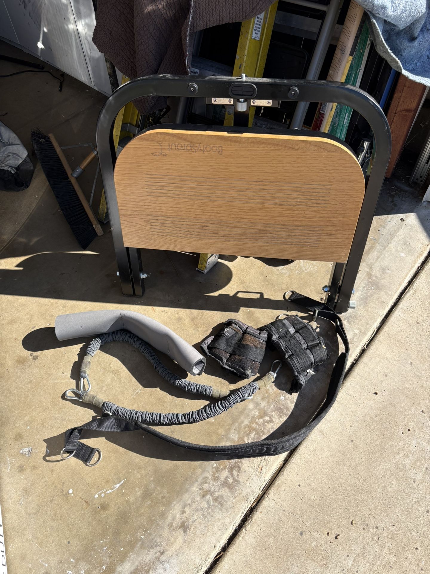 Booty Sprout Board W Bands And Ankle Weights