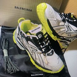 Size 45 Balenciaga runners, 11/12