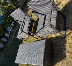 3- Piece wicker Patio furniture set. Read description 1st