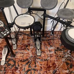 Roland Electric Drum set/ Drum Kit W/ Double Foot Pedals, Seat, Drum Sticks