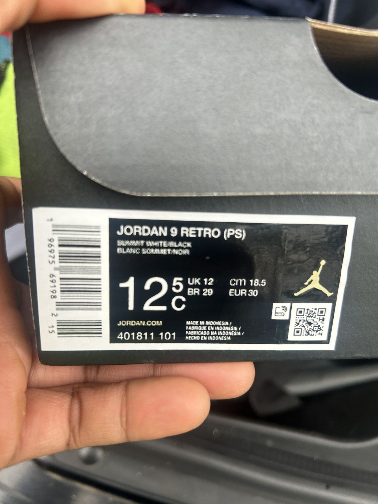 12 c Sneakers
