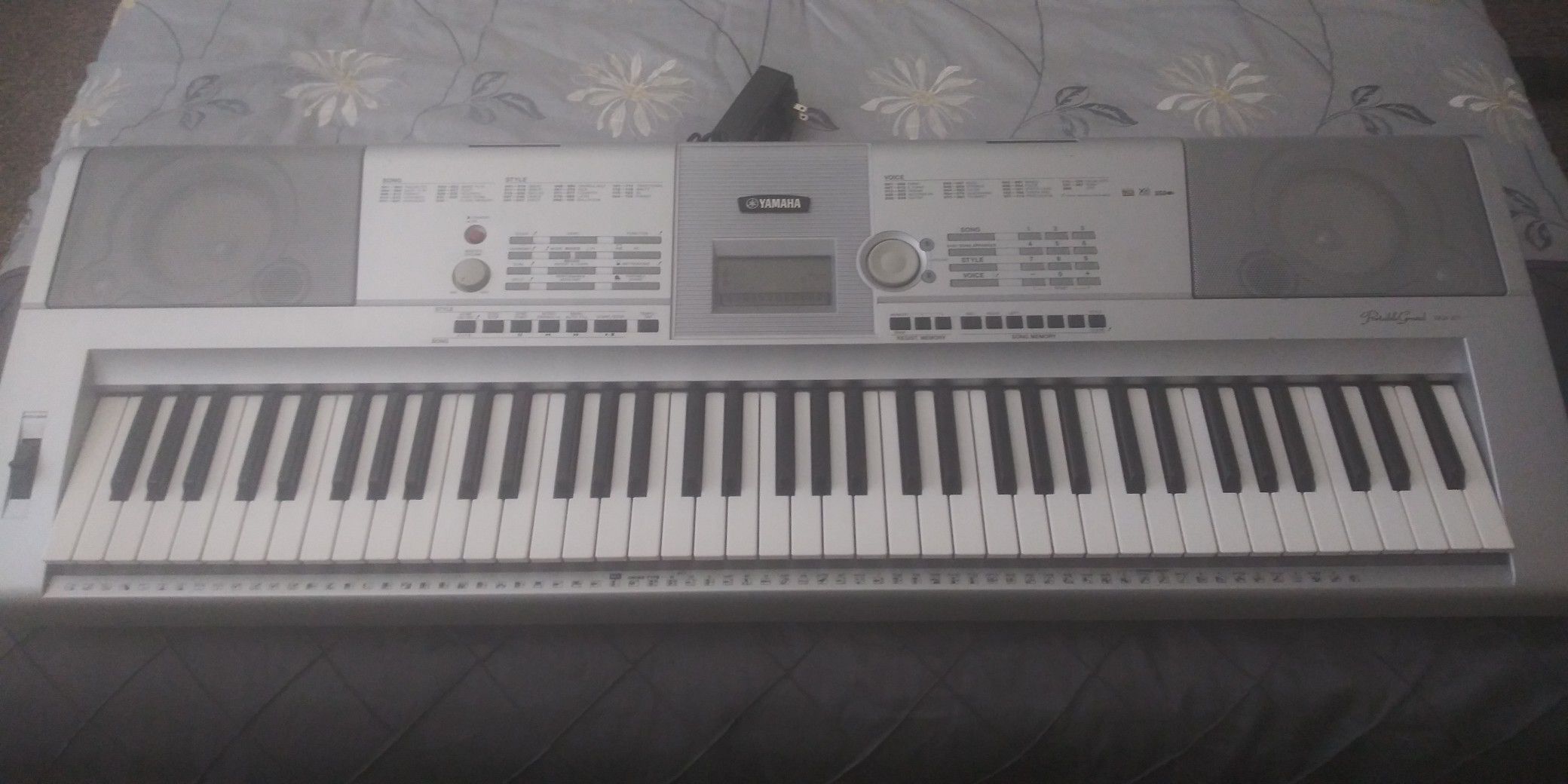 Yamaha portable Grand DGX-205 electric keyboard