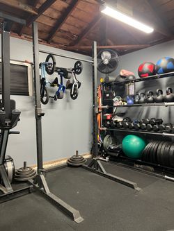 Squat rig with pull up and dip attachment