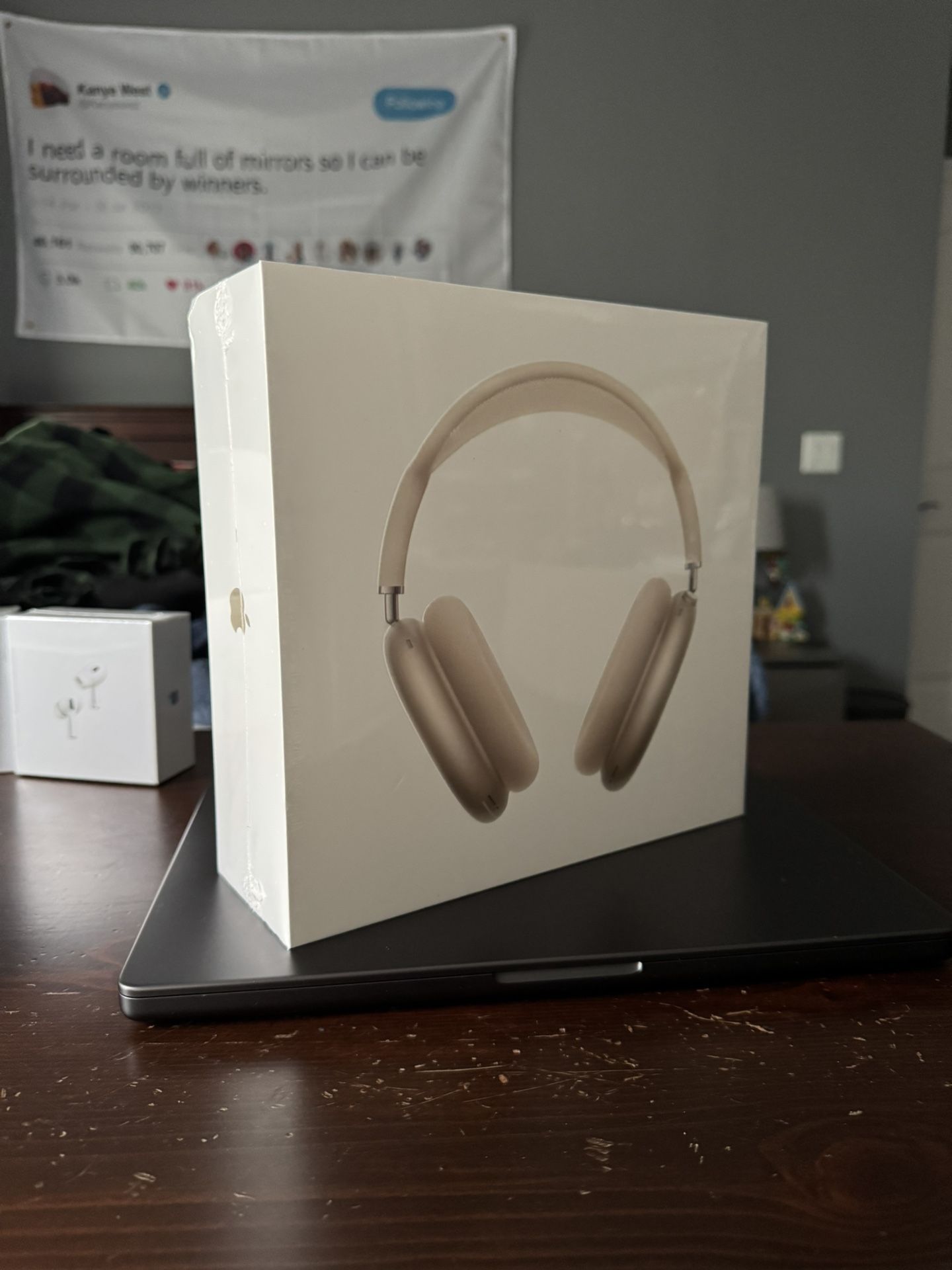 Apple AirPods Max Sealed with Noise Cancellation