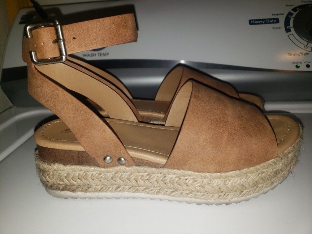 Wedge Sandel Size 7 Used