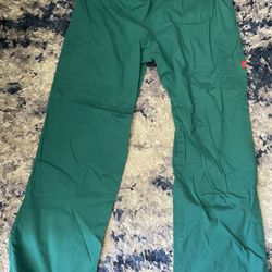 Dickies V Neck Green Scrubs Size Large. 