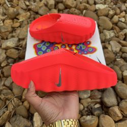 Red Nike Mind 10W Fits A 7M